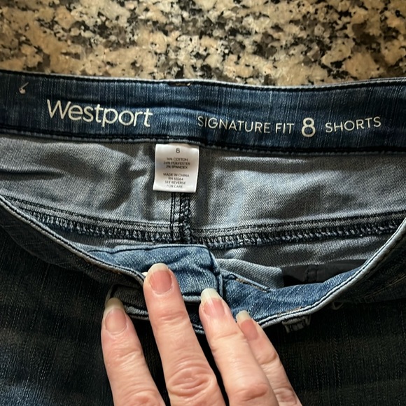 Westport Signature Fit Size 8 shorts 6” inseam - Picture 3 of 9